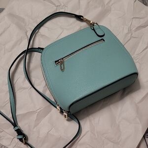 Chic Robins Egg Blue Fashion Elegant Light Blue Crossbody Bag Gold Accent Purse*